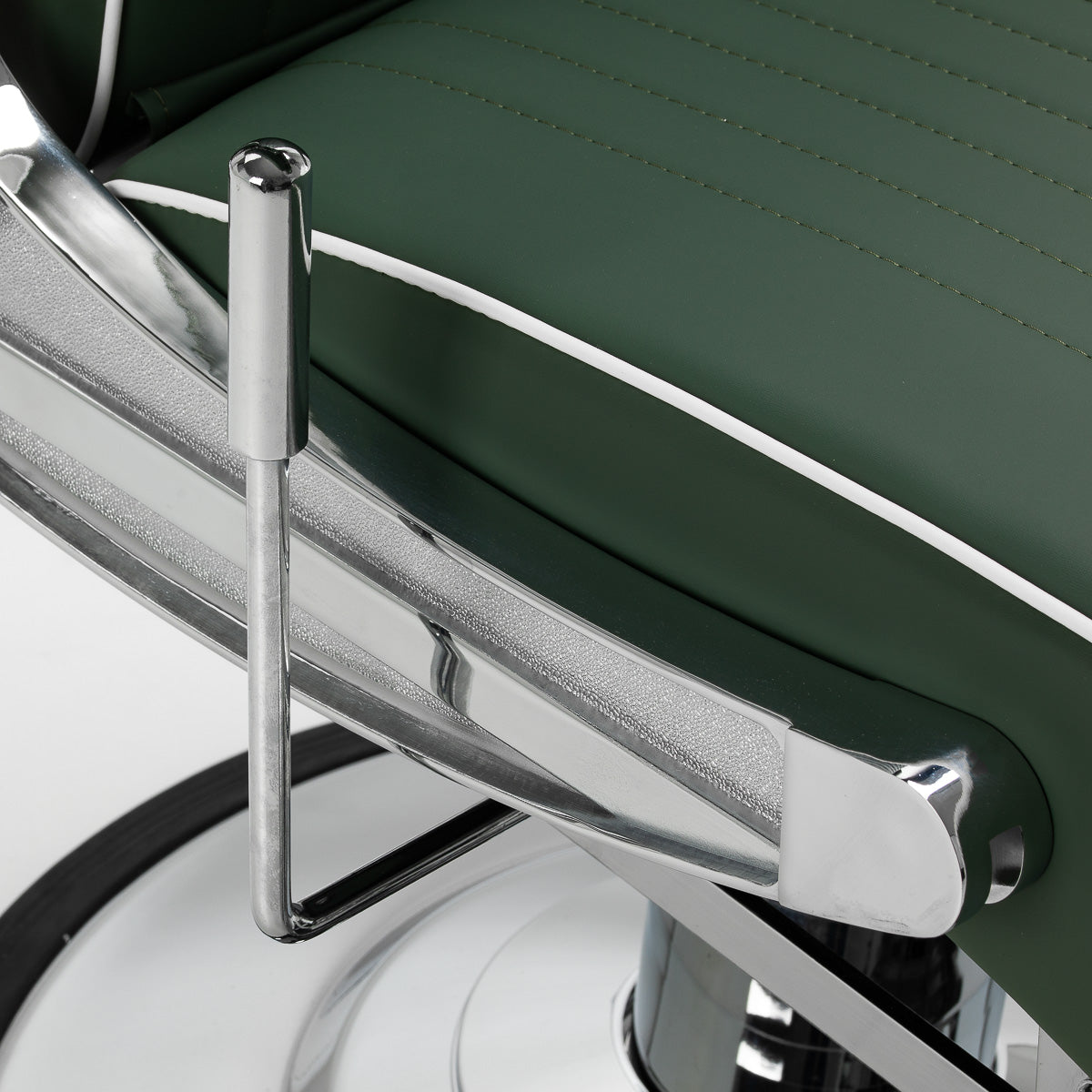 Gabbiano Visionerio barber chair green chrome frame - BVShop
