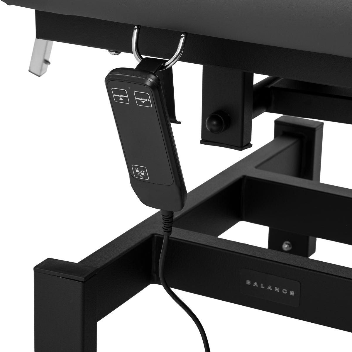 BALANCE Eso 4 electric table with practical towel hook near foot section