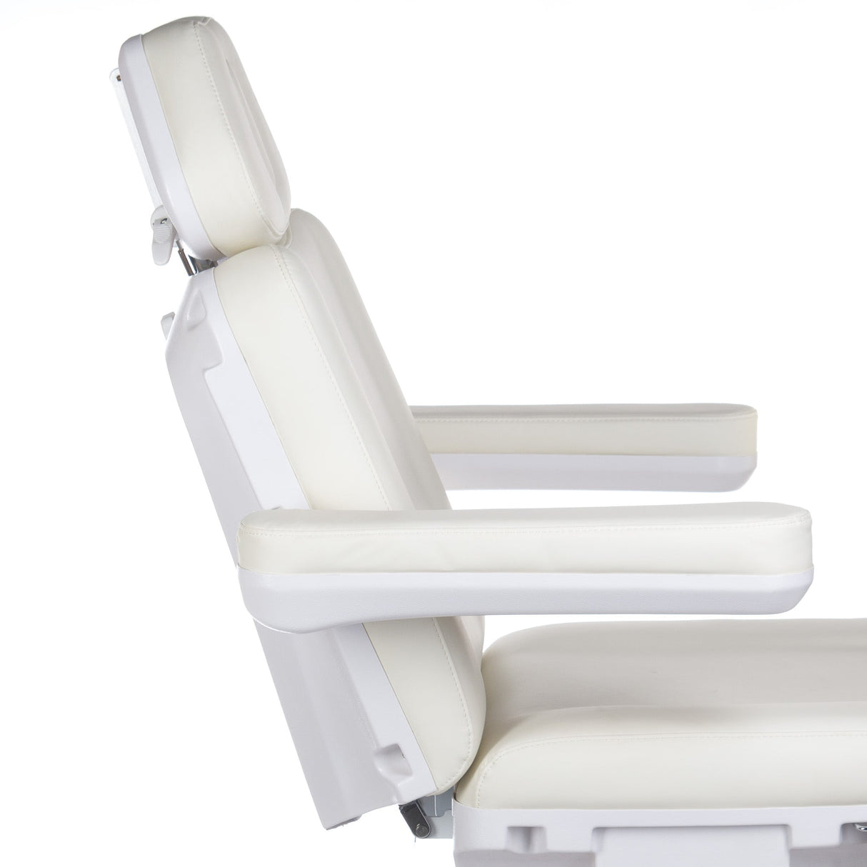 White electric beauty chair BR-6686A by Beauty System with adjustable headrest and armrests, designed for professional salon use.