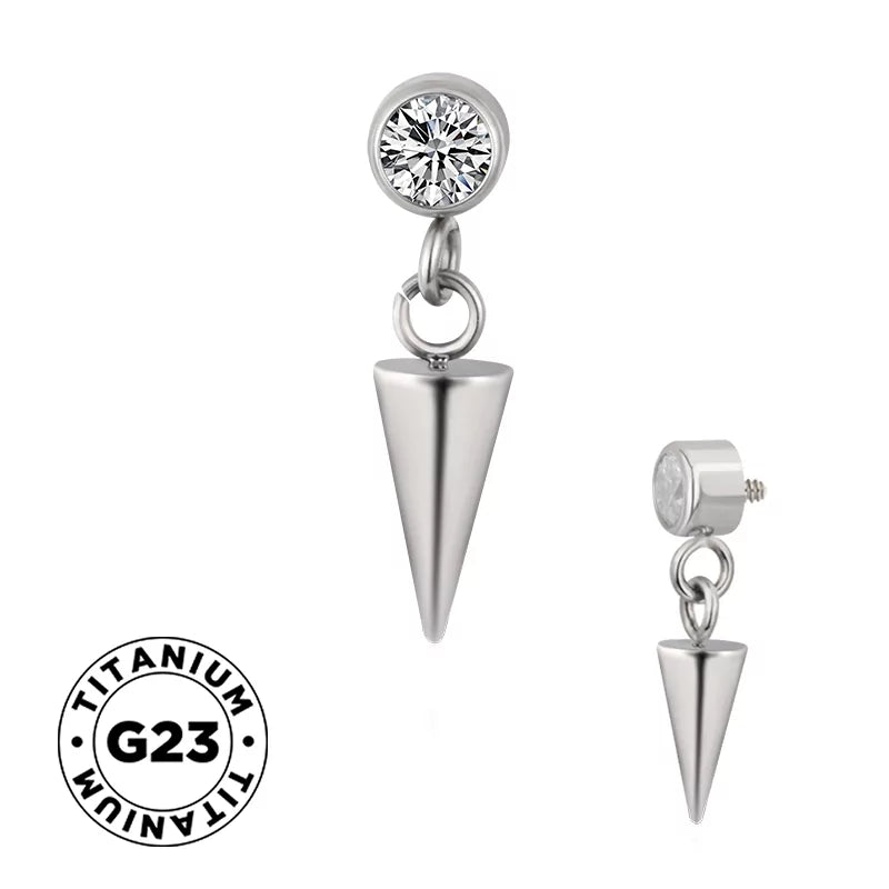 Titaanist sõrmus piikidega ja raamiga